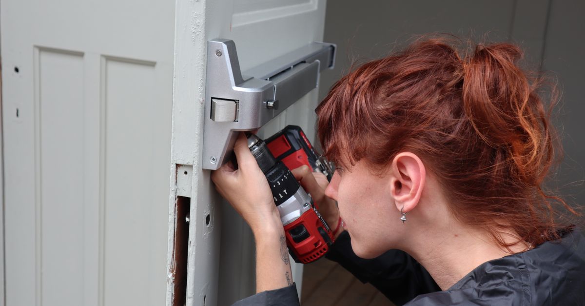 locksmith service technician — Newport Beach CA Locksmith